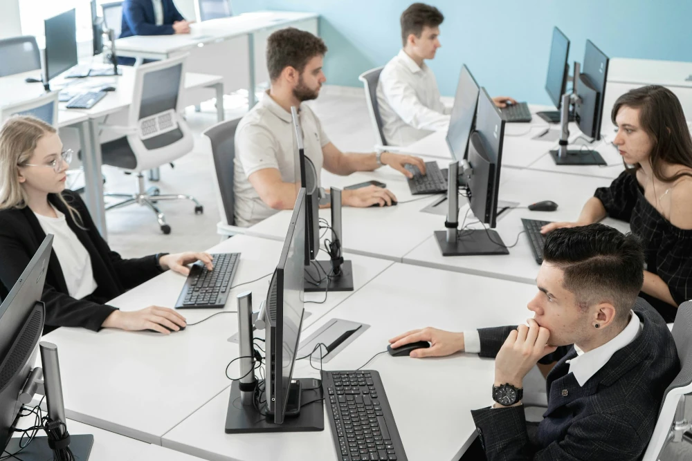 Streamline Hybrid Workforces in Agencies