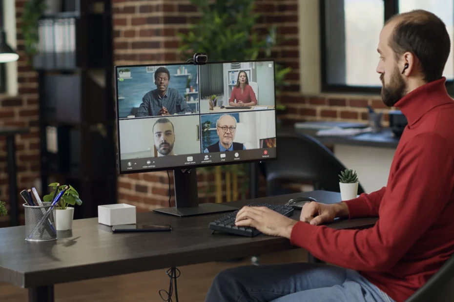 Tools and Technology for Seamless Hybrid Work Collaboration