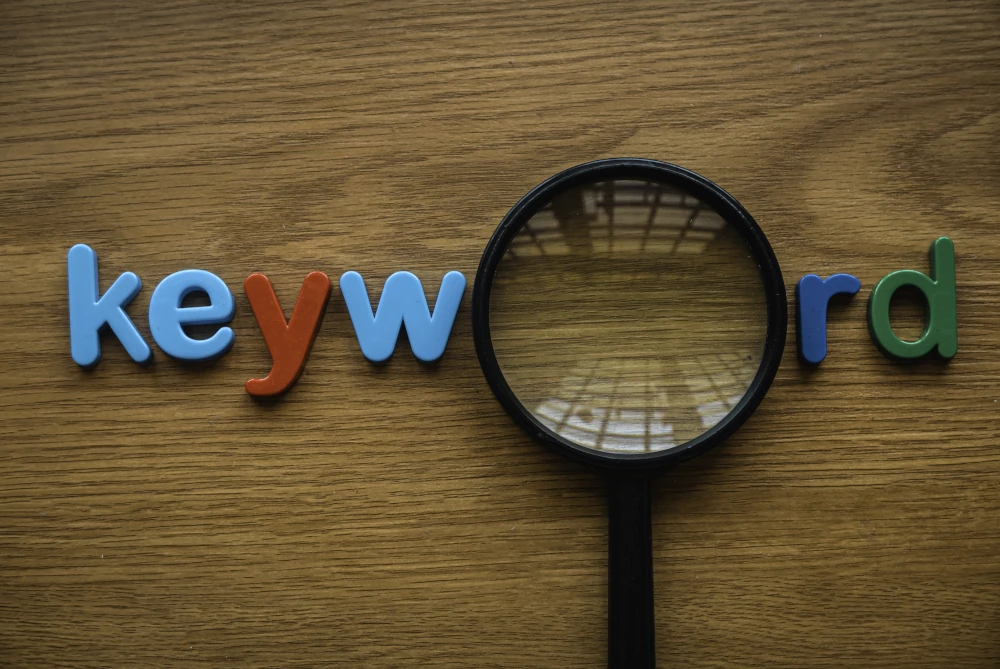 Top Retail Categories and Their Emerging Keywords