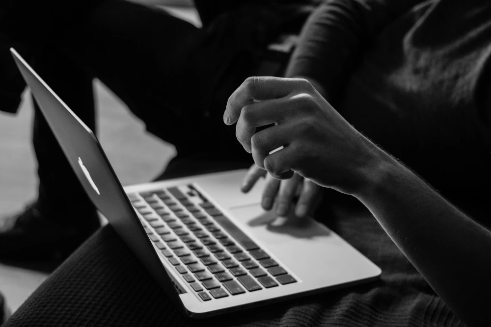 Writting on laptop with Confidence